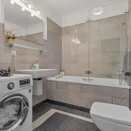 Daire Tomato - With Free Parking *