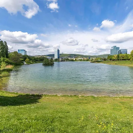 Tomato - With Free Parking ברטיסלאבה