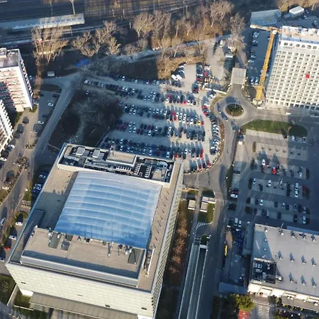 Daire Tomato - With Free Parking