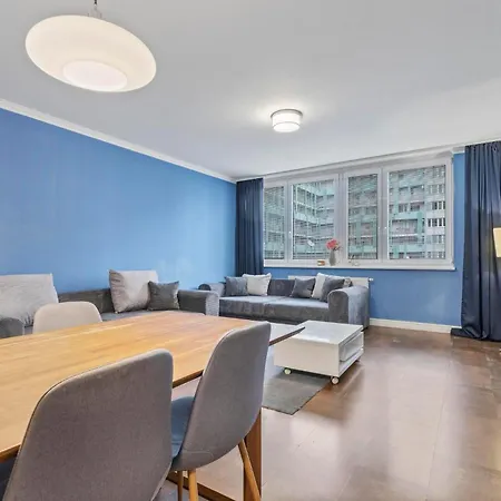 Tomato - With Free Parking *