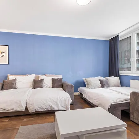 Tomato - With Free Parking ברטיסלאבה